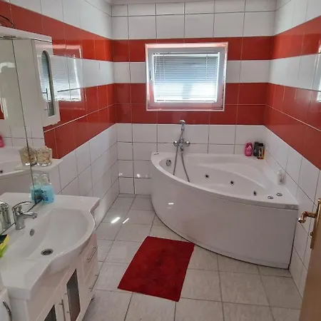 Najla 2 House With A Swimming Pool *